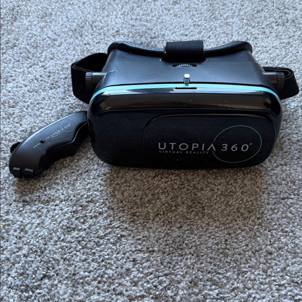 Black Virtual Reality Headset